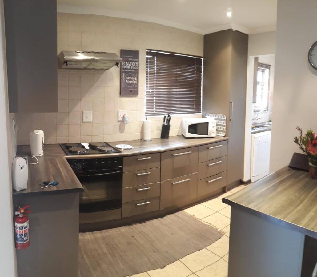 Appartement Fancy Pansy à Germiston Extérieur photo